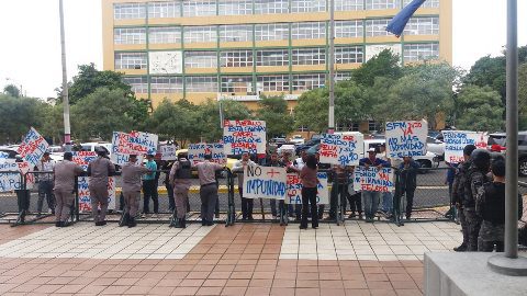 Manifestantes exigen juicio de fondo contra ex alcalde SFM
