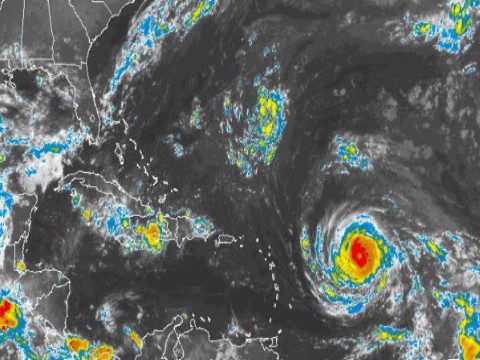 Huracán Irma continúa su trayectoria hacia el Caribe