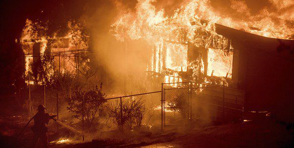 Al menos 17 muertos, 150 desaparecidos, 30 mil evacuados y más de 46 mil hectáreas destruidas por los incendios en California