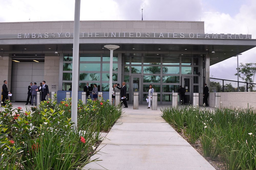 Embajada de EEUU en Santo Domingo suspende operaciones consulares por sustancia sospechosa