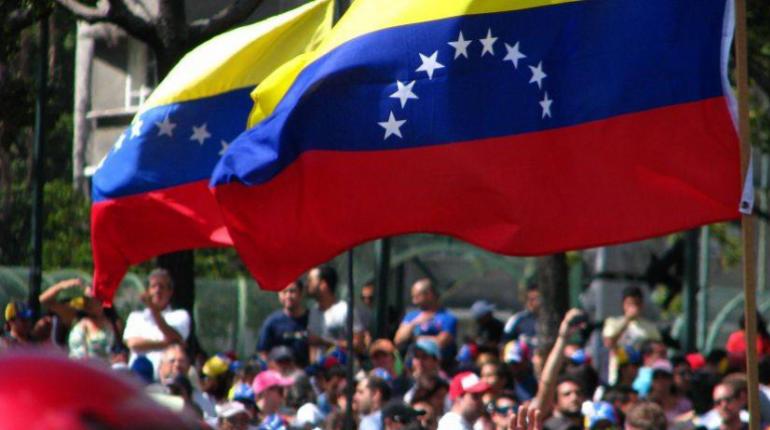 Venezolanos realizan cadena de oración mundial por diálogo Gobierno y oposición en RD