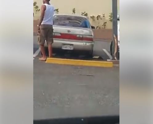 CDN 37 Publicado por Yuris Paniagua · 39 min · Video muestra a hombre robar partes de un vehículo en parqueo