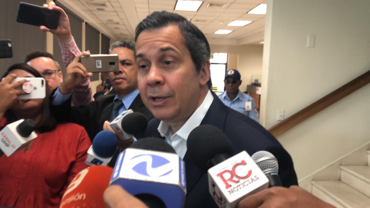 Delegado político del PRM ante JCE, Orlando Jorge Mera se dirige a la prensa.