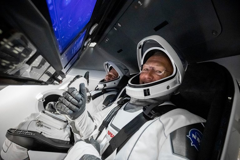 Astronautas de SpaceX regresan a la Tierra