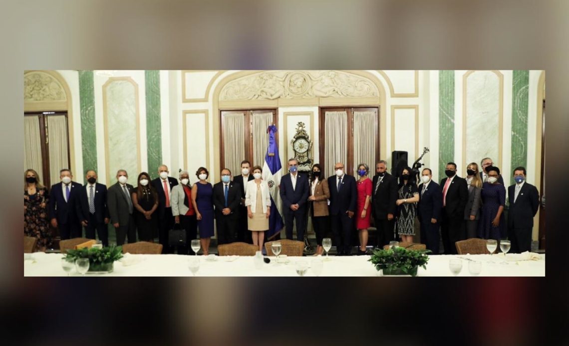 Presidente Luis Abinader se reúne con líderes de opinión pública - N Digital