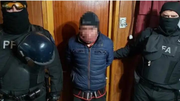 Detienen tres dominicanos en Argentina por venta de drogas
