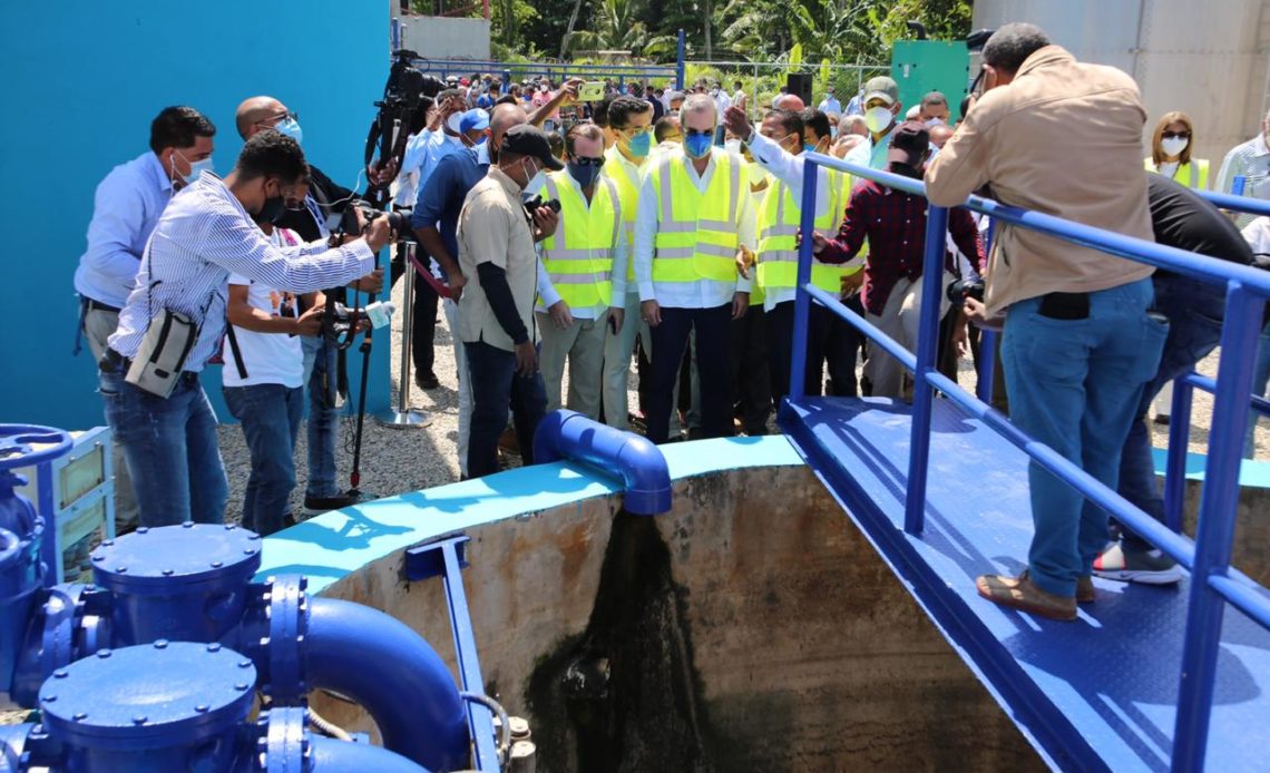 Abinader inaugura planta de tratamiento de aguas residuales.
