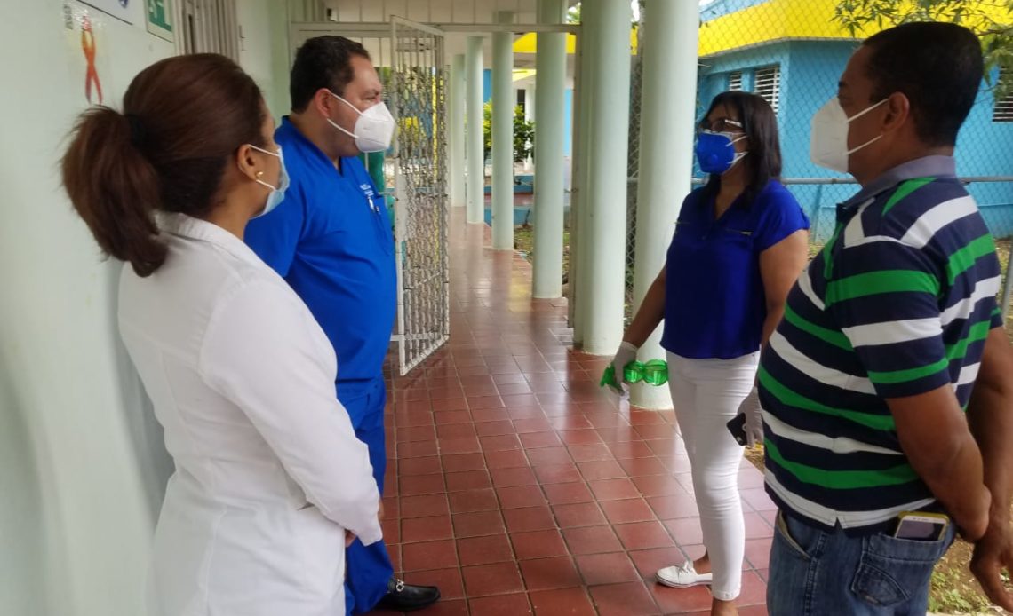 Mario Lama, director del SNS visita hospital Santo Socorro