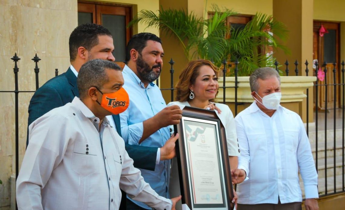 Distinción a alcaldesa de municipio mexicano