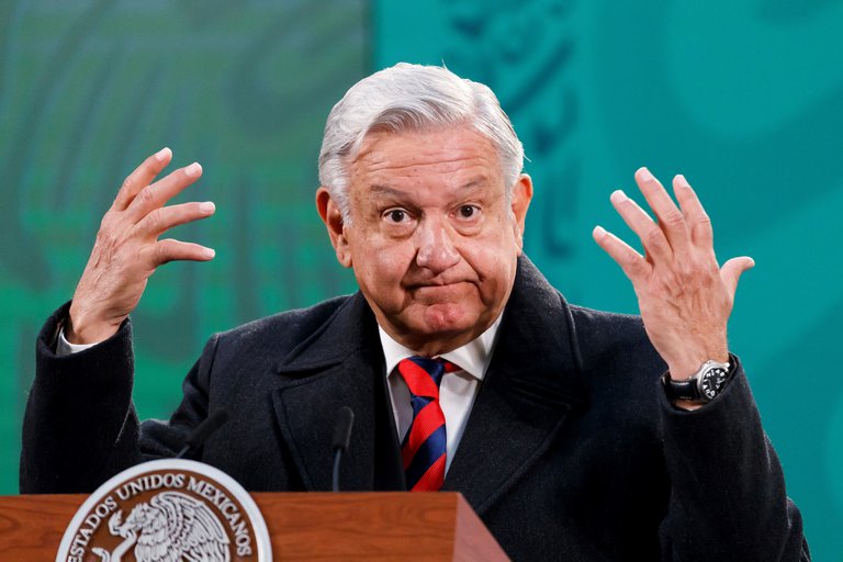 López Obrador celebra la jornada electoral y el triunfo de su partido