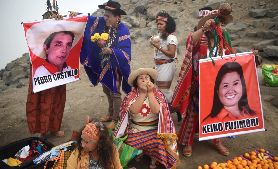 Chamanes peruanos hacen conjuro para conseguir que Castillo derrote a Keiko