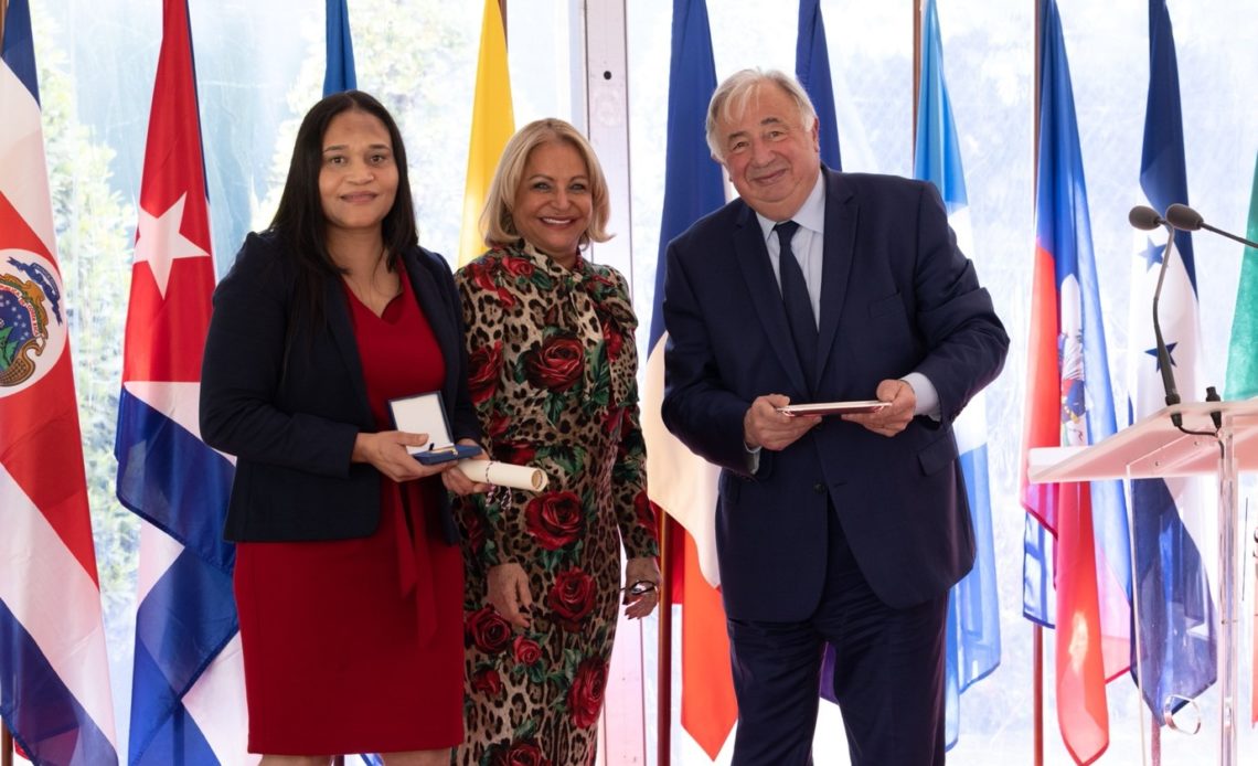 Dra. Raquel Mercedes, S.E. Sra. Rosa Hernández de Grullón y el Sr. Gérard Lacher, presidente del Senado de Francia.