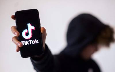 UE presiona a TikTok por anuncios comerciales para niños