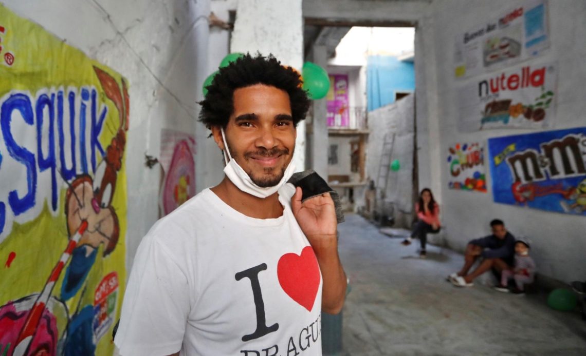 Trasladan al hospital a artista cubano tras una semana en huelga de hambre