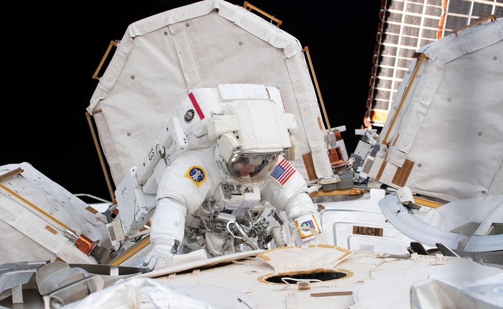 Desarrollan un detergente para limpiar la ropa de los astronautas en el espacio