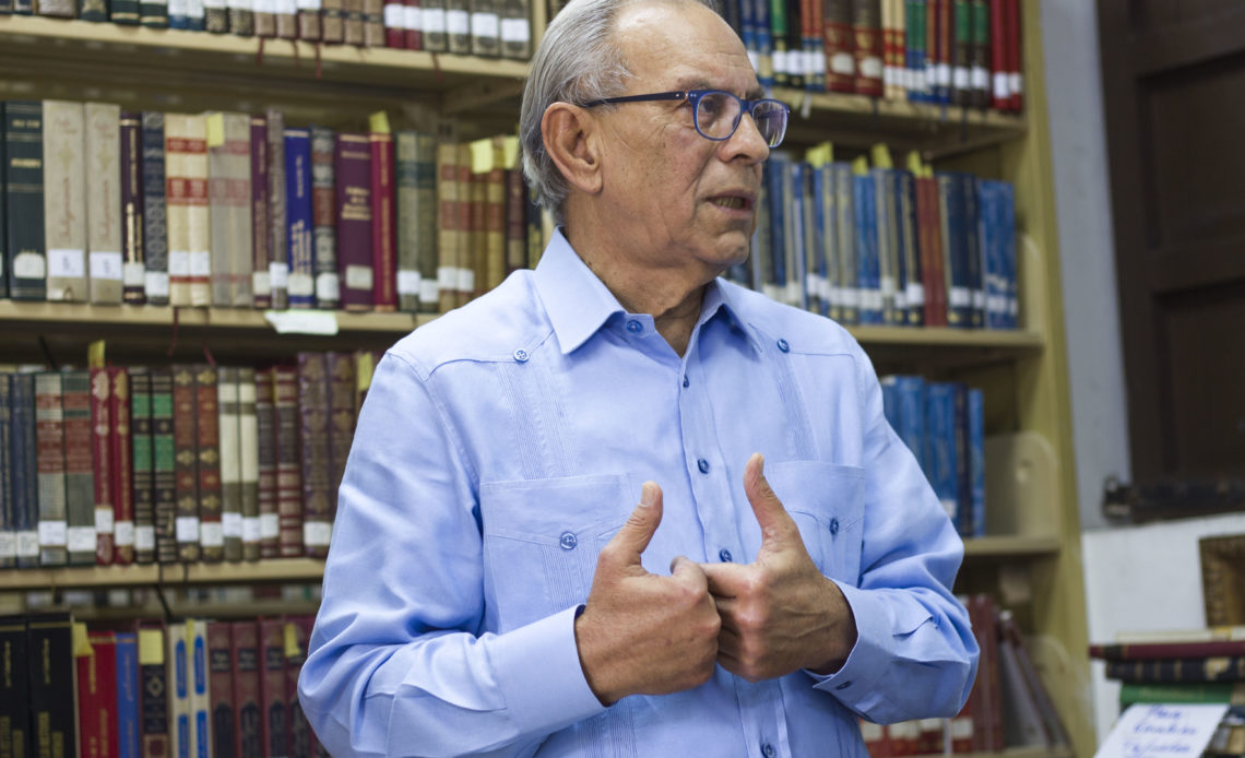 Foto 2, Dennis Simó, presidente Sociedad Dom. de Bibliófilos.