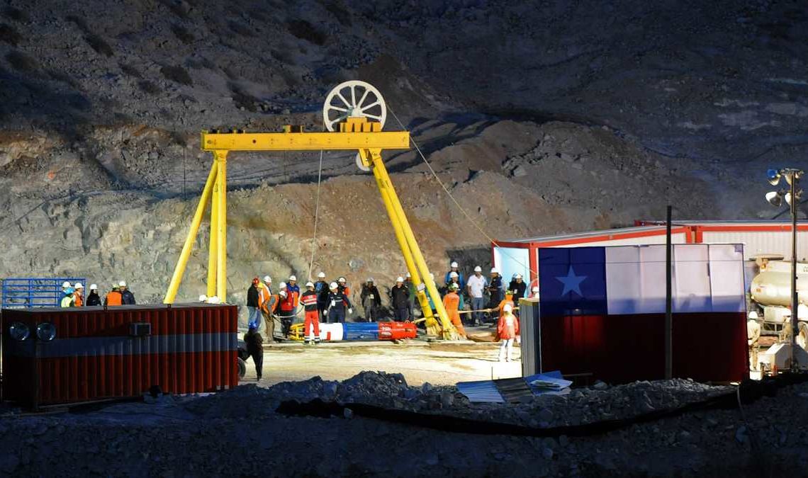 Justicia chilena aprueba indemnización de 55.000 dólares a 31 de los 33 mineros de Atacama