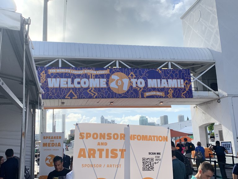 Más de 50 mil personas asisten en Miami al evento de Bitcoin más grande de la historia