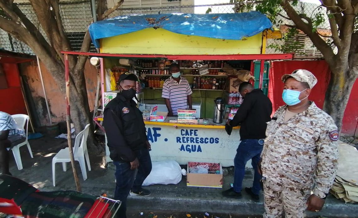 Autoridades decomisan bebidas alcohólicas y cigarrillos de contrabando en Dajabón