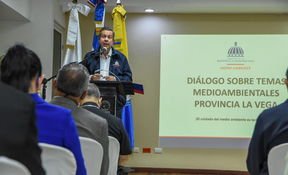 Jorge Mera se reúne con sectores sociales de La Vega para tratar problemas ambientales