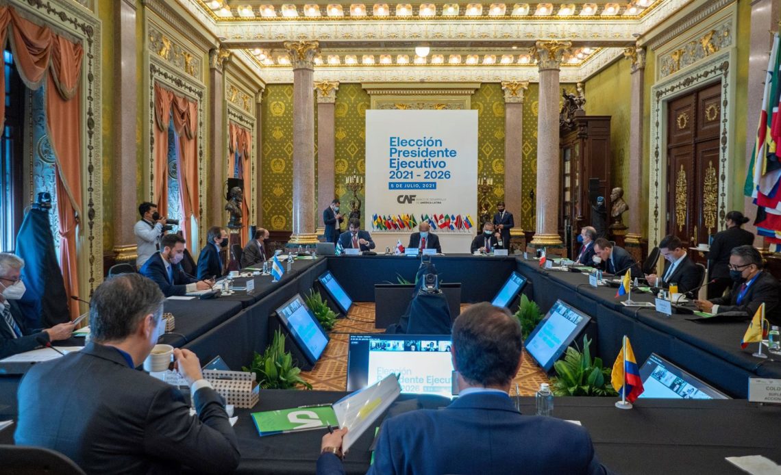 El colombiano Díaz-Granados, nuevo presidente del banco de desarrollo CAF