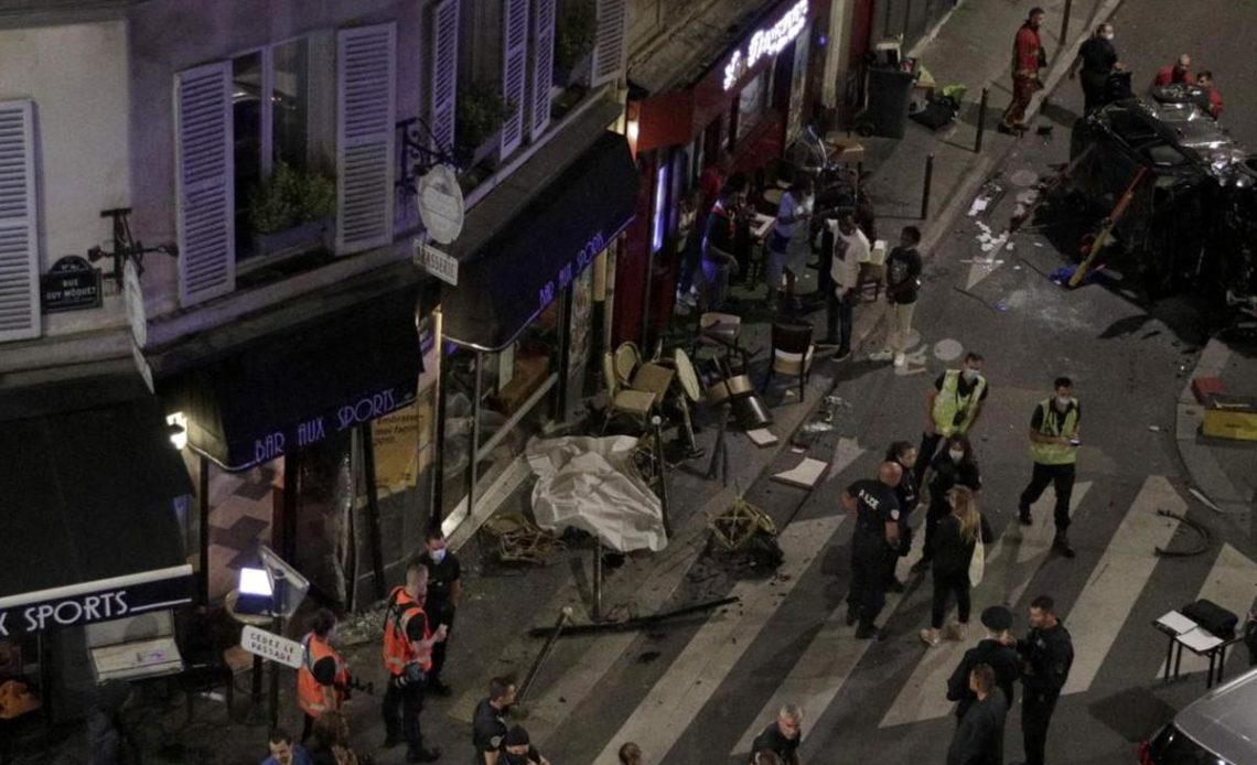 Un muerto y seis heridos por el impacto de un coche contra una terraza en París