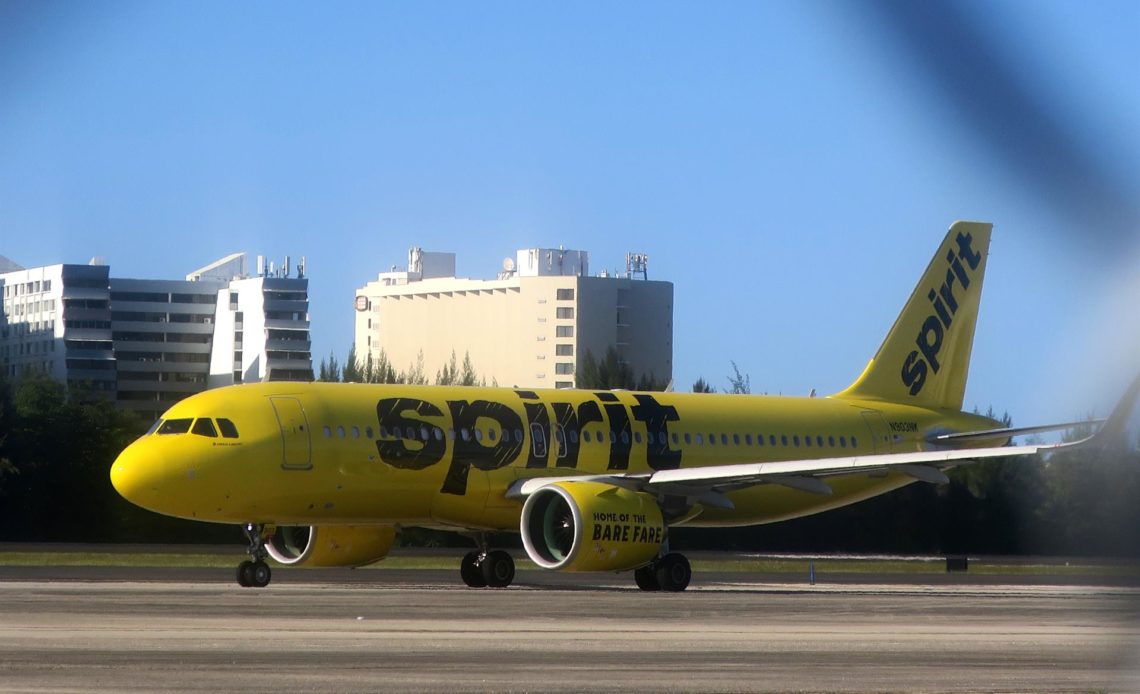La aerolínea Spirit cancela vuelos debido a "fallos operativos" en la red