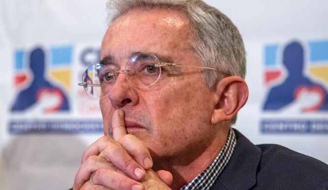Álvaro Uribe niega responsabilidad en asesinatos de civiles a manos de militares colombianos