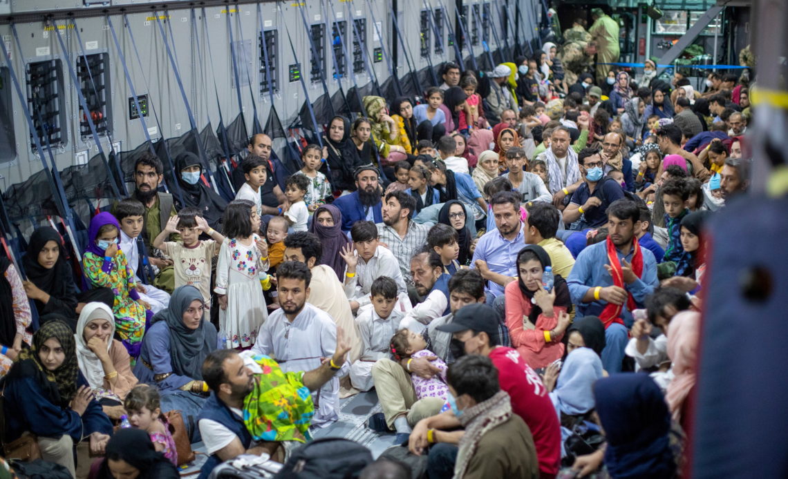 Empresa de trabajo a domicilio británica está dispuesta a emplear a 500 refugiados afganos