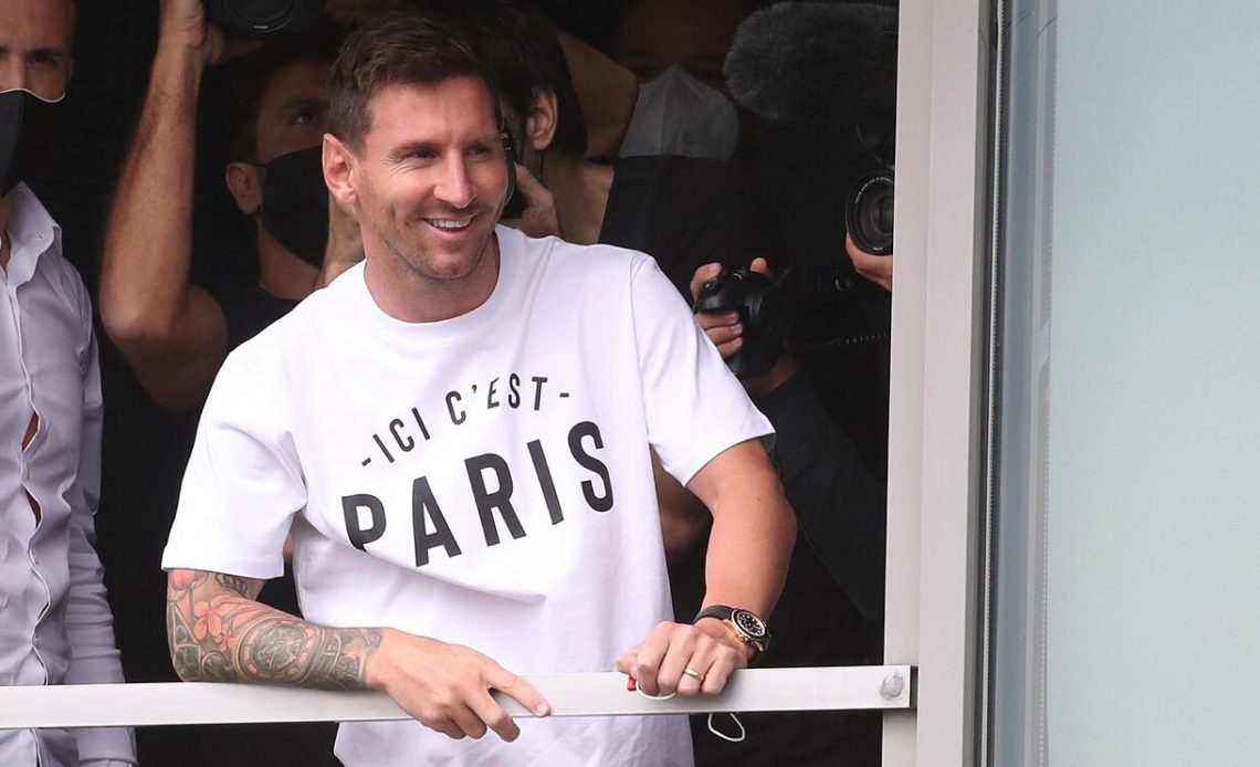 Los aficionados del PSG reciben con júbilo a Messi