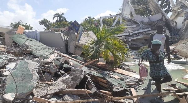 Parte misión humanitaria argentina a Haití por sismo