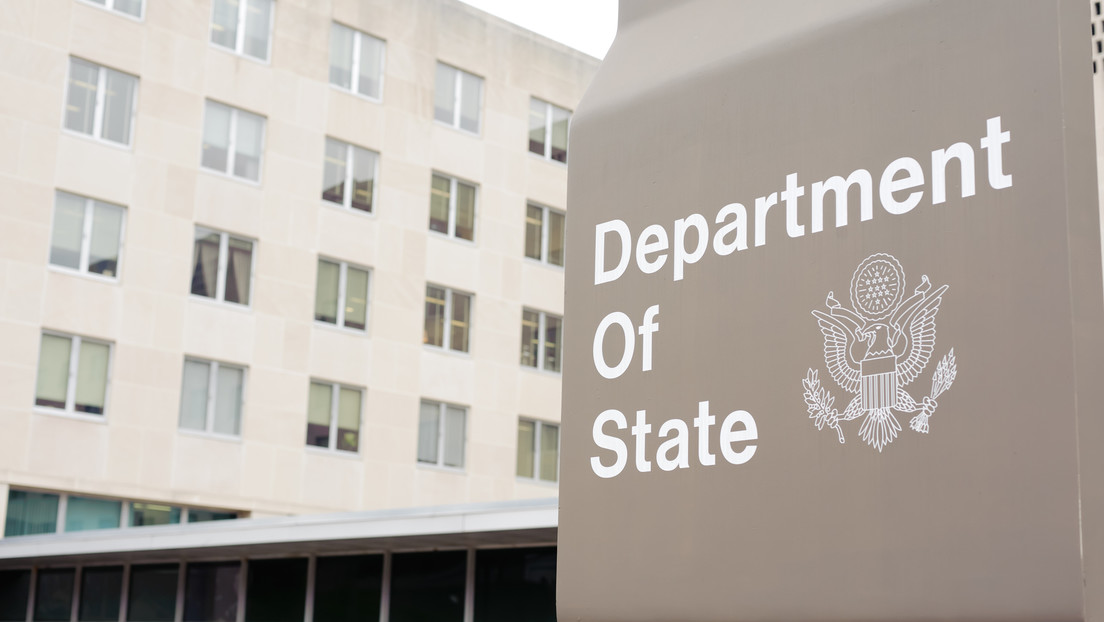 Demandan al Departamento de Estado de EE.UU. por ocultar supuestas pruebas anales de covid-19 "abusivas"