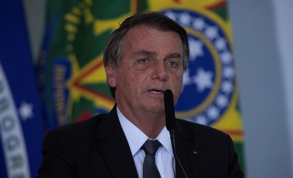 Bolsonaro pide al Senado destituir a juez del Supremo que lo investiga