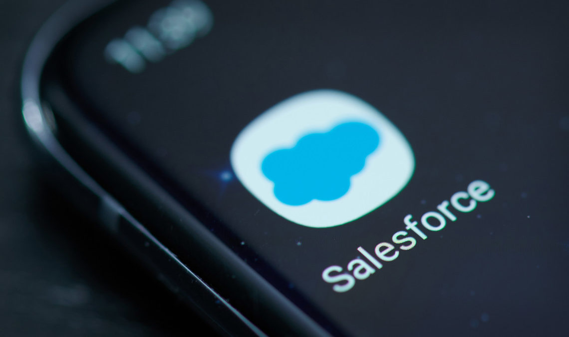 Salesforce ofrece relocalizar a empleados fuera de Texas tras ley antiborto