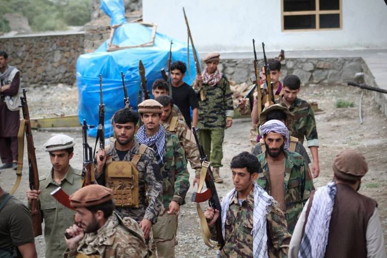 En medio de los combates en Panjshir, los talibanes continúan sin formar gobierno