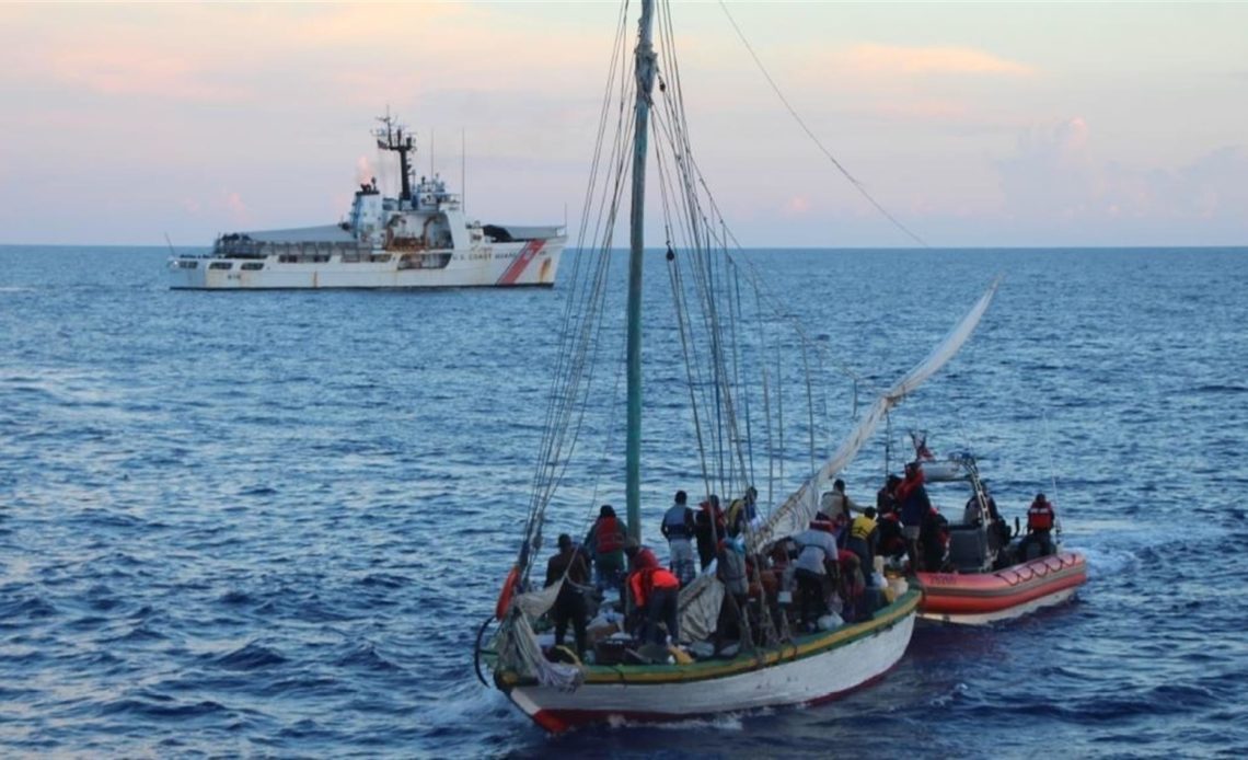 Guardia Costera rescata a 400 haitianos que viajaban en barcos sobrecargados