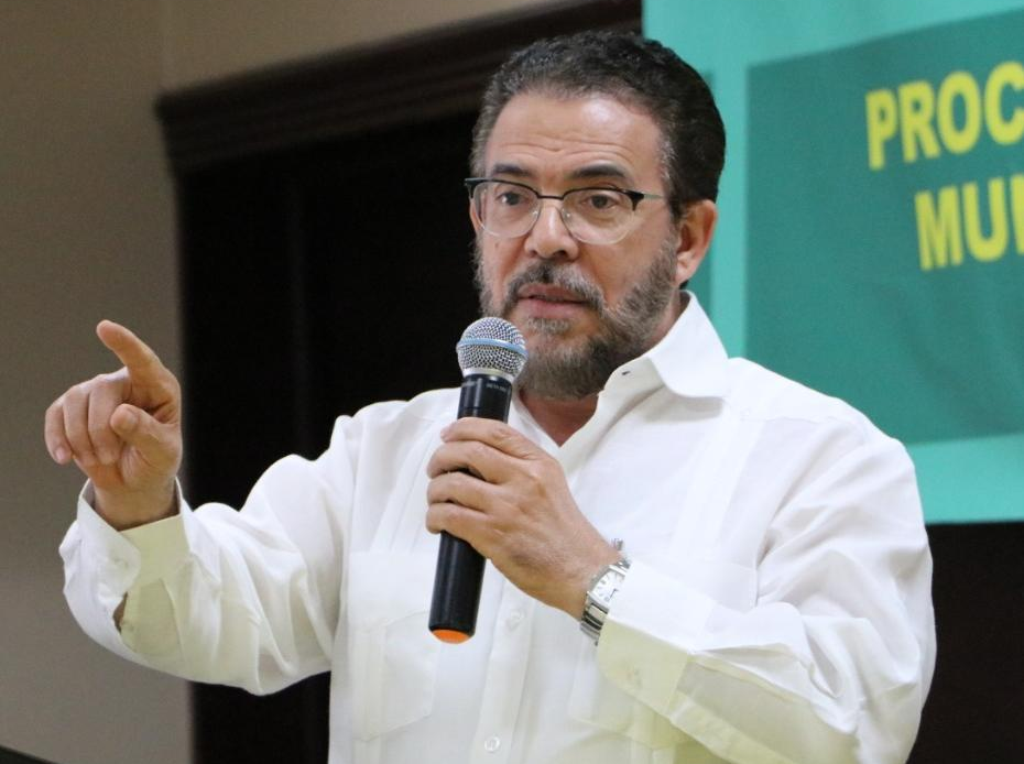 Presidente de Alianza País afirma que es posible un presupuesto sin déficit y sin más endeudamiento