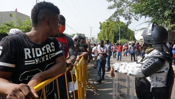 Haitianos y venezolanos cruzan caminos en la frontera de Chile y Perú