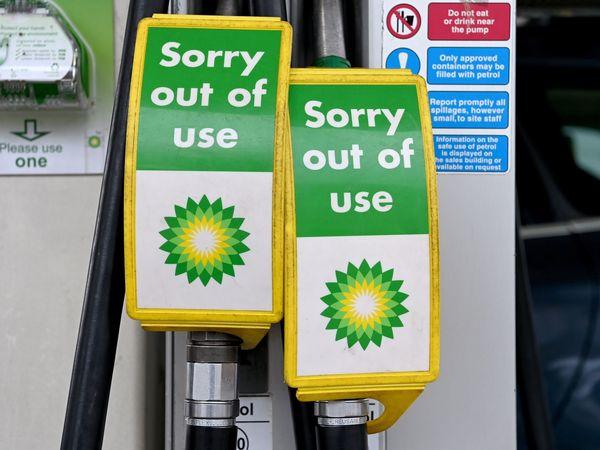 Londres desplegará al ejército el lunes para garantizar suministro de combustible