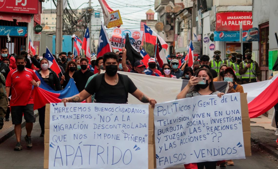 Marchas anti y promigración en Chile ante la crisis migratoria en el norte