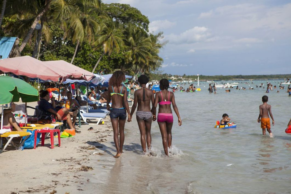 Alertan del alto contenido de materia fecal en aguas de Boca Chica