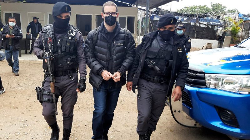Hijo de expresidente panameño llega a EEUU extraditado por caso Odebrecht