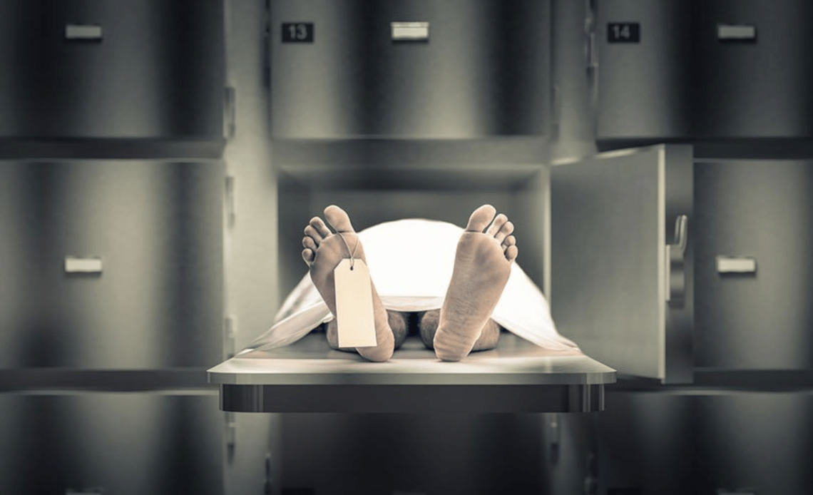 Hombre declarado muerto en India es encontrado con vida en una morgue
