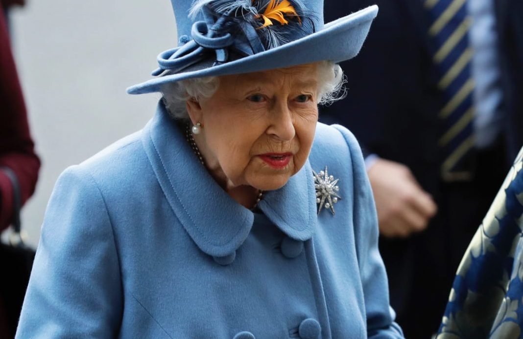 Isabel II, obligada a guardar reposo, participará en una ceremonia el domingo