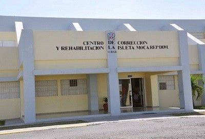 Por casos positivos de COVID-19 suspenden visitas en centro penitenciario  La Isleta en Moca - N Digital