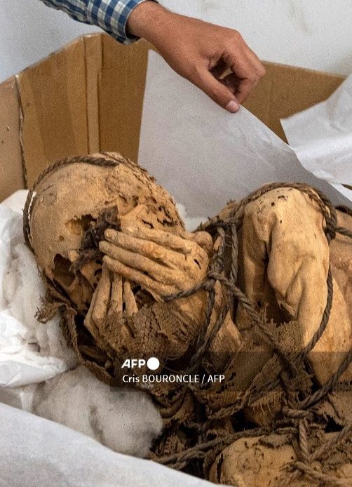 Momia de unos 1.200 años asombra a arqueólogos en Perú