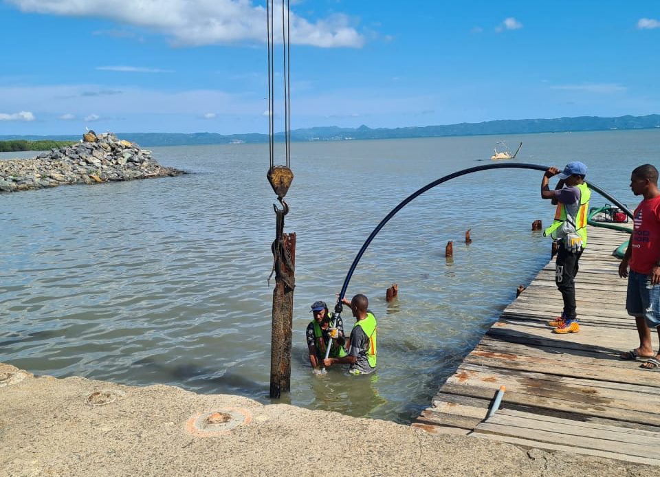 Autoridad Portuaria y Obras Públicas inician trabajos en el muelle de Sabana de la Mar en Hato Mayor