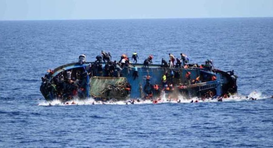 Intentan rescatar embarcación con 47 personas quedó a la deriva en costa de Samaná