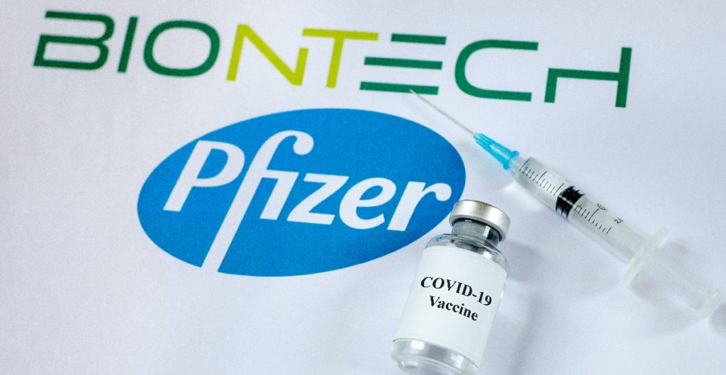 Pfizer/BioNTech tendrá datos sobre eficacia de vacuna frente a nueva variante "en dos semanas" (portavoz)