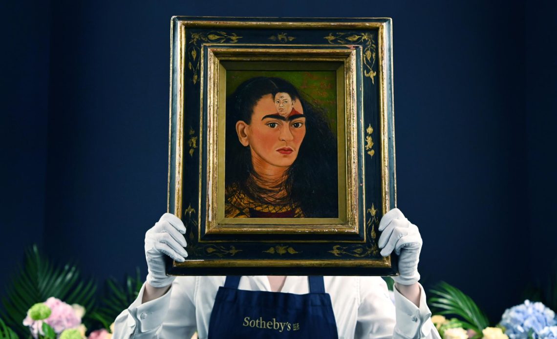 Frida Kahlo, Picasso, zapatillas y NFTs lo mejor de las subastas de 2021